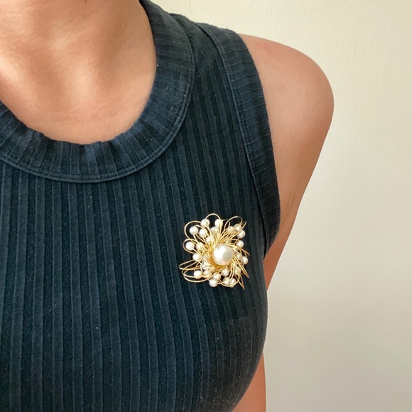 Jewelry - Freshwater Pearl Gold color plated Brooch